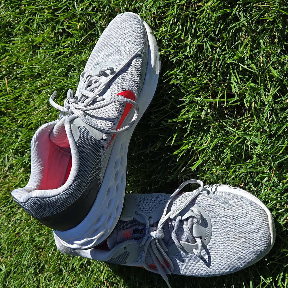 Nike revolution running shoes size 9W
